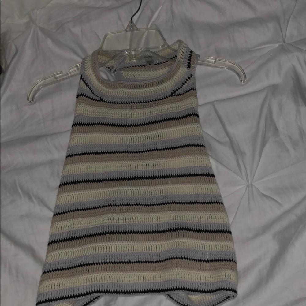 Cute Open Back Crochet Tank Top - Picture 2 of 3